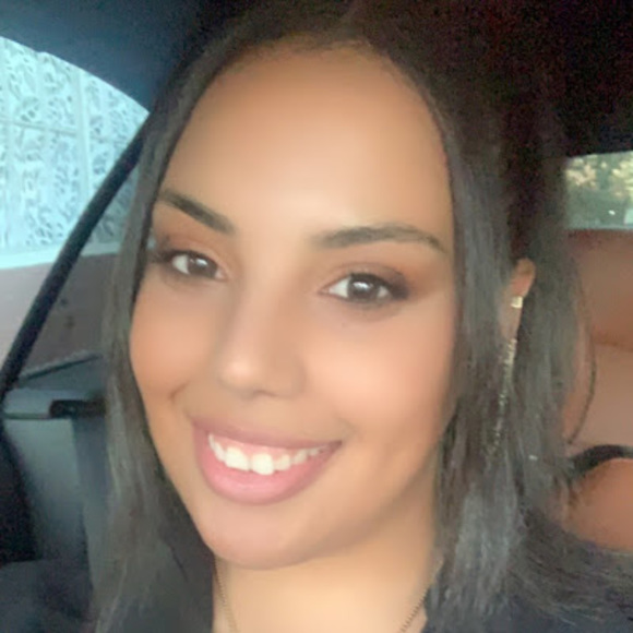 Meet your Posher, Caressa - Picture 1 of 1